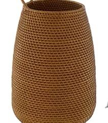 Corbeille en rotin tressé