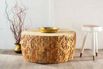 Table basse en bois sculpté