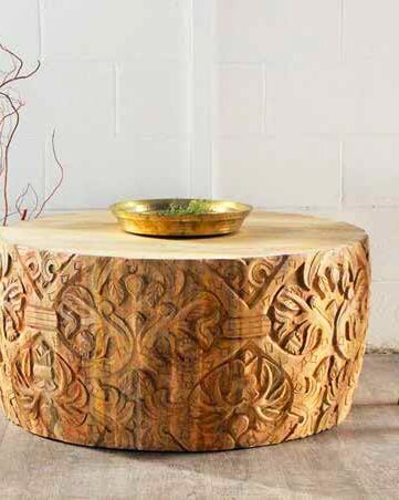 Table basse en bois sculpté