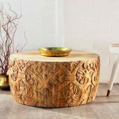 Table basse en bois sculpté