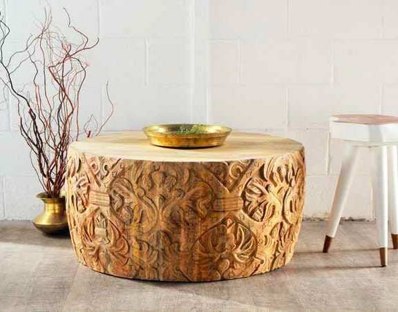 Table basse en bois sculpté