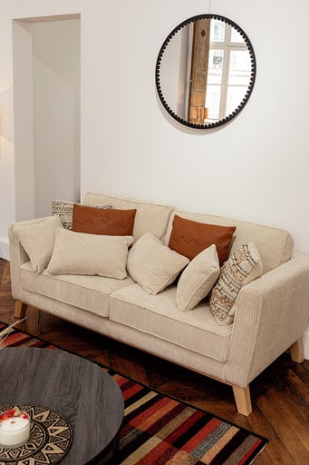 1.Canapé beige en velours cotelé Cdiscount