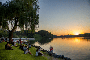 Rives du Lac de Lourdes, où l'on peut pique niquer en famille