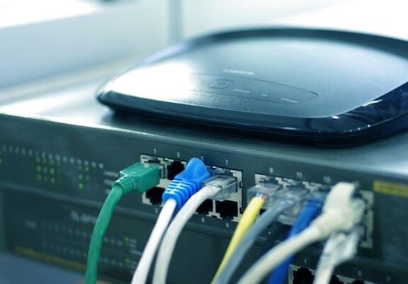 Quels meubles pour mettre votre box Internet en valeur ?