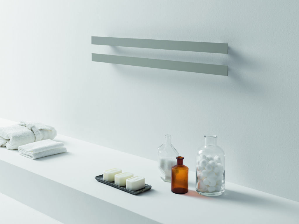 radiateur électrique design minimaliste dans une salle de bain moderne