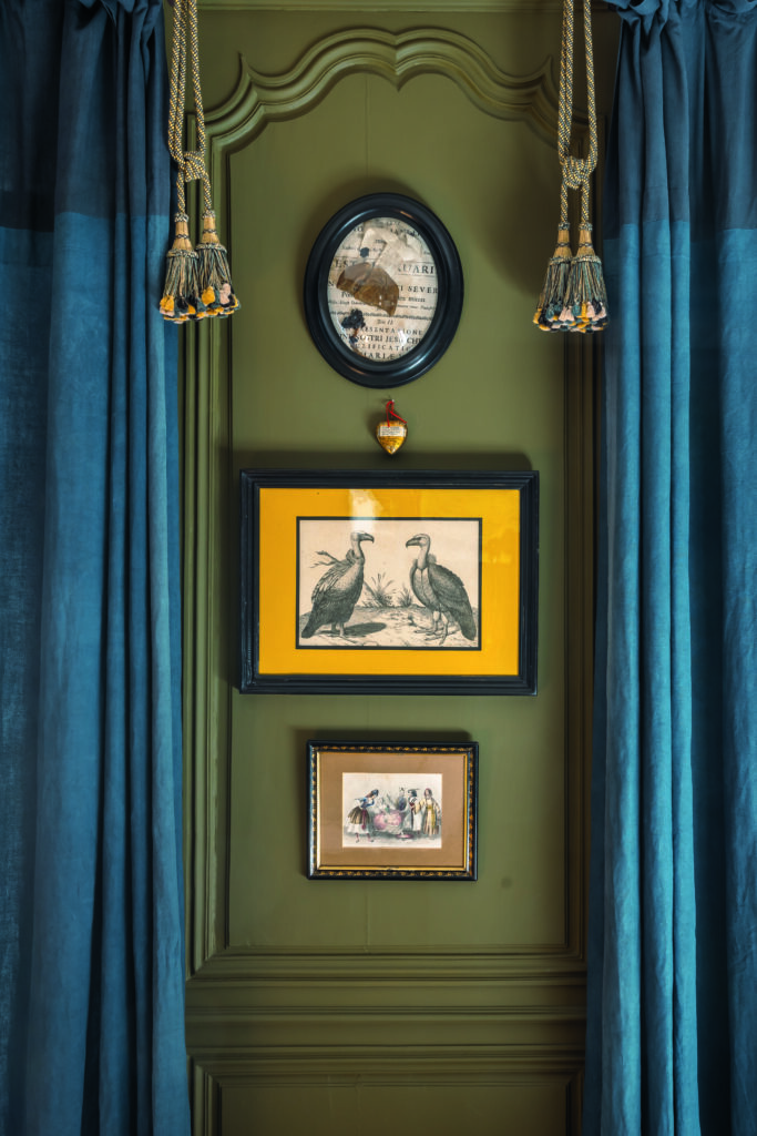 composition de cadres harmonisés avec couleurs et formats similaires