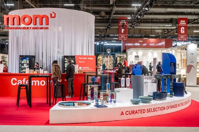 Stand MOM Maison&Objet and More présentant une sélection d’objets design au salon Maison&Objet 2026