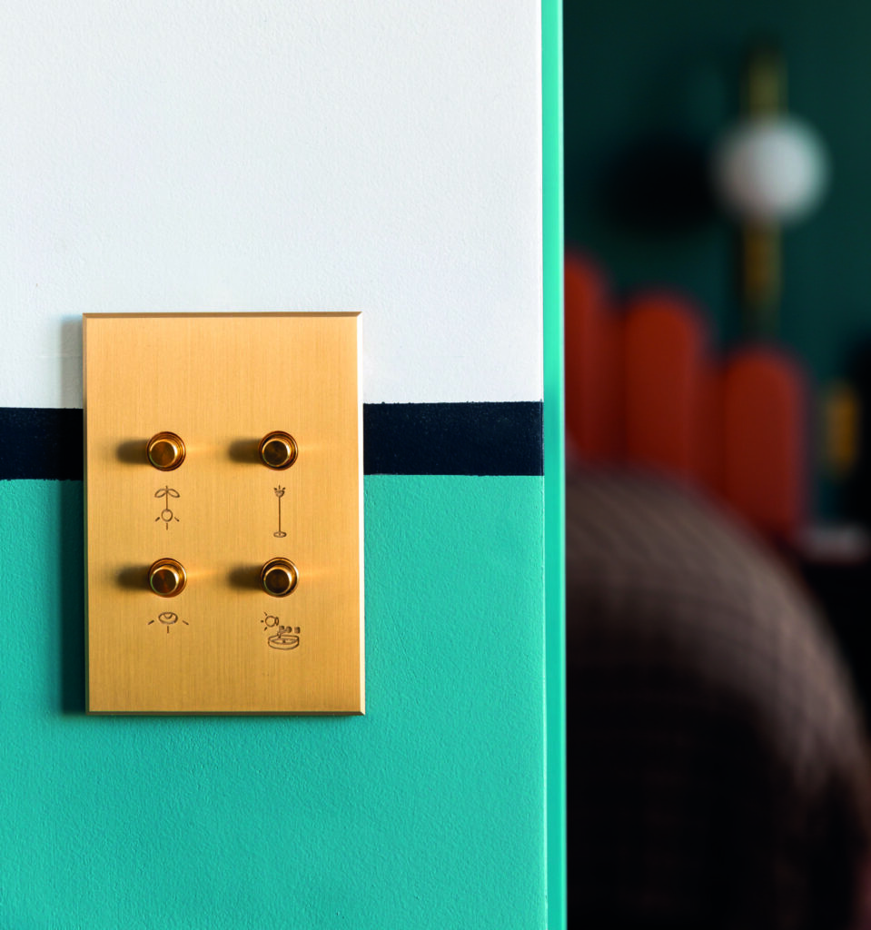 Décoration murale avec cadres pour structurer un intérieur