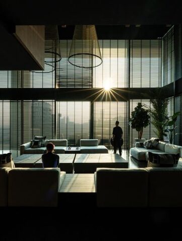 Installation design en matériaux translucides et textures pastel