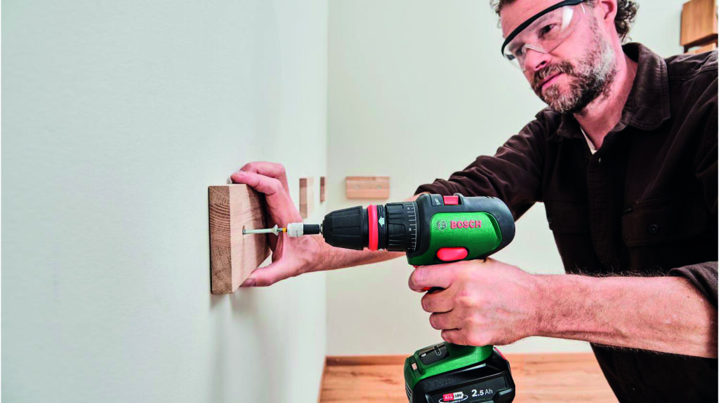 Banquette d’angle suspendue en bois