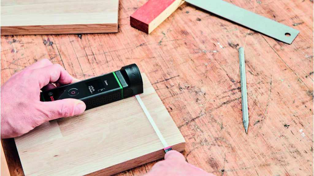 Banquette d’angle suspendue en bois