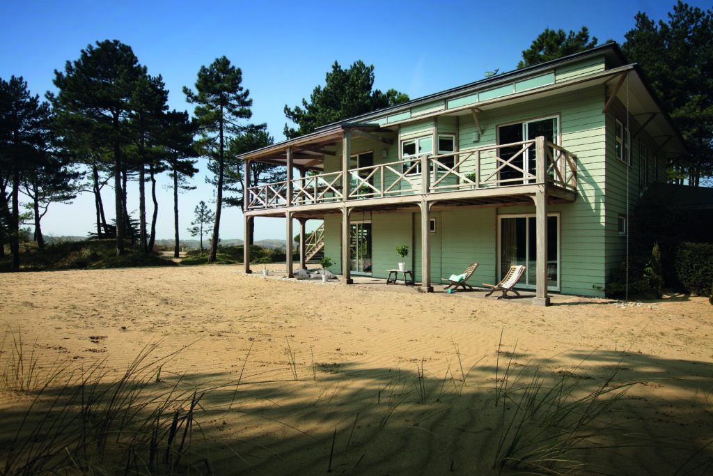 Maison en bois style Cap Cod entourée de pins au Touquet