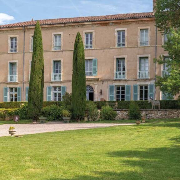 La façade du Domaine de La Monestarié, chambres d'hôtes dans le Tarn