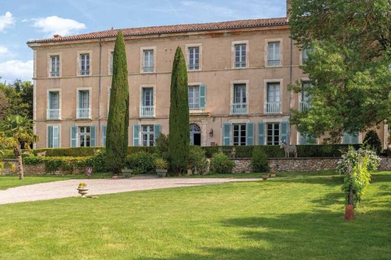 La façade du Domaine de La Monestarié, chambres d'hôtes dans le Tarn
