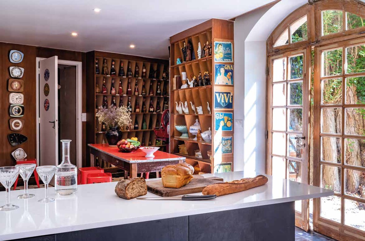 La grande cuisine du Prieuré et ses collections de vaisselle