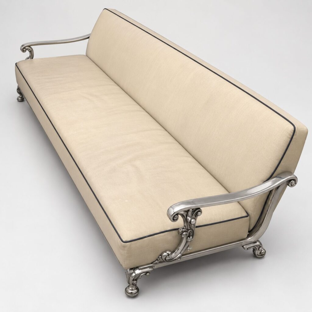 Canapé trois places en tissu beige à passepoil noir et accoudoirs en métal chromé, issu des Jardins de la Villa